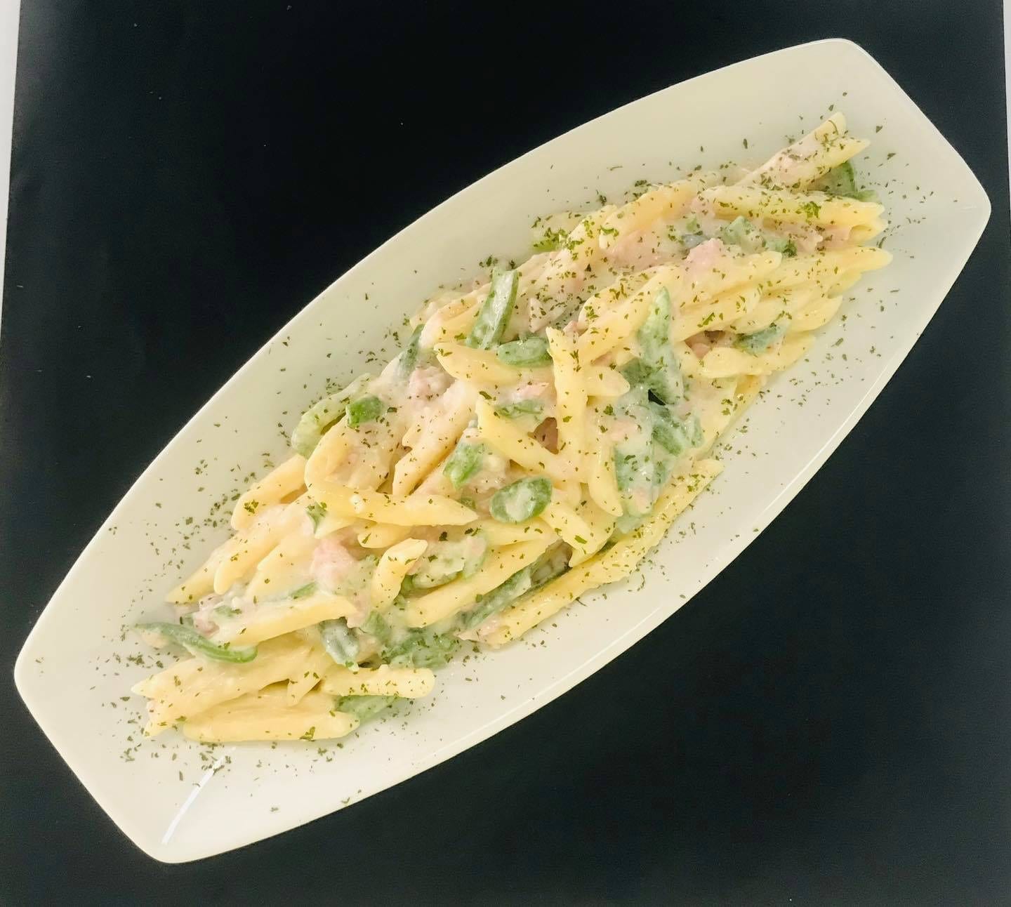 Penne au jambon et haricots