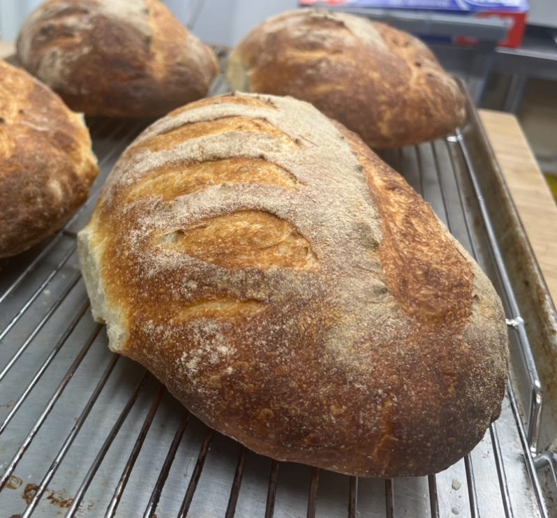 Pain au levain spécial 2 pains
 ( disponible en magasin
Seulement )