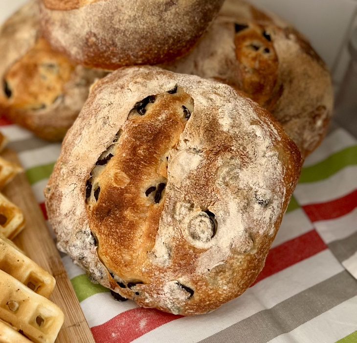 Pain au levain ( avec garniture du jour)
Disponible en magasin seulement